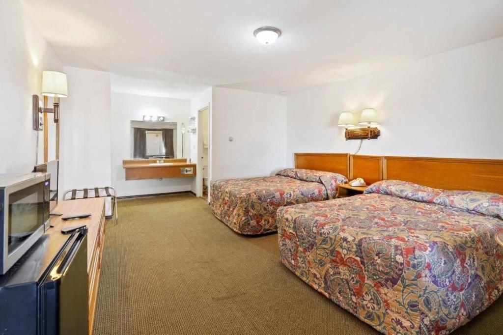Hotel O Oskaloosa - Hwy 63/92 Екстер'єр фото