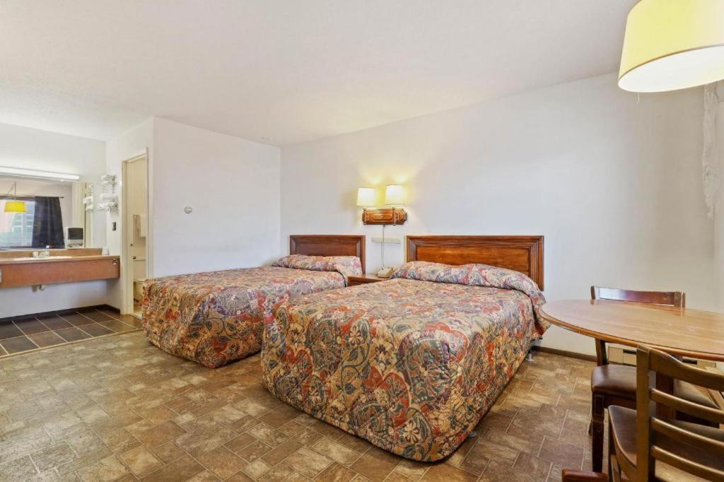 Hotel O Oskaloosa - Hwy 63/92 Екстер'єр фото