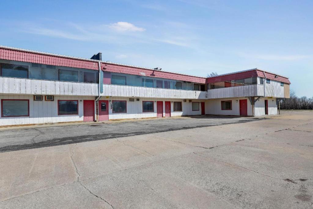 Hotel O Oskaloosa - Hwy 63/92 Екстер'єр фото