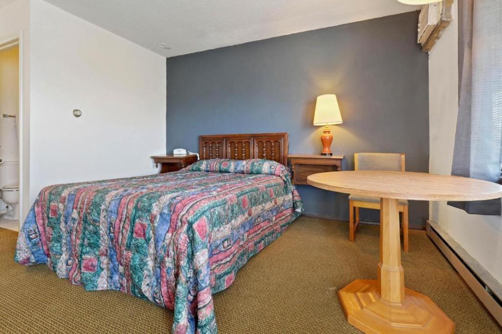 Hotel O Oskaloosa - Hwy 63/92 Екстер'єр фото
