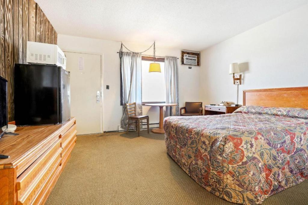 Hotel O Oskaloosa - Hwy 63/92 Екстер'єр фото