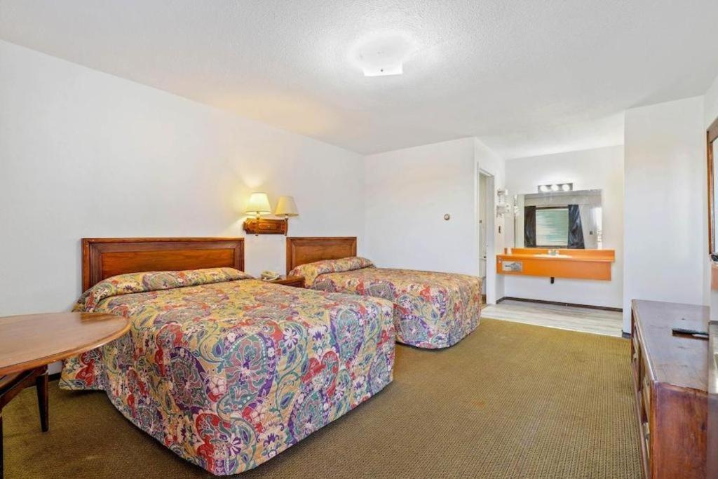 Hotel O Oskaloosa - Hwy 63/92 Екстер'єр фото